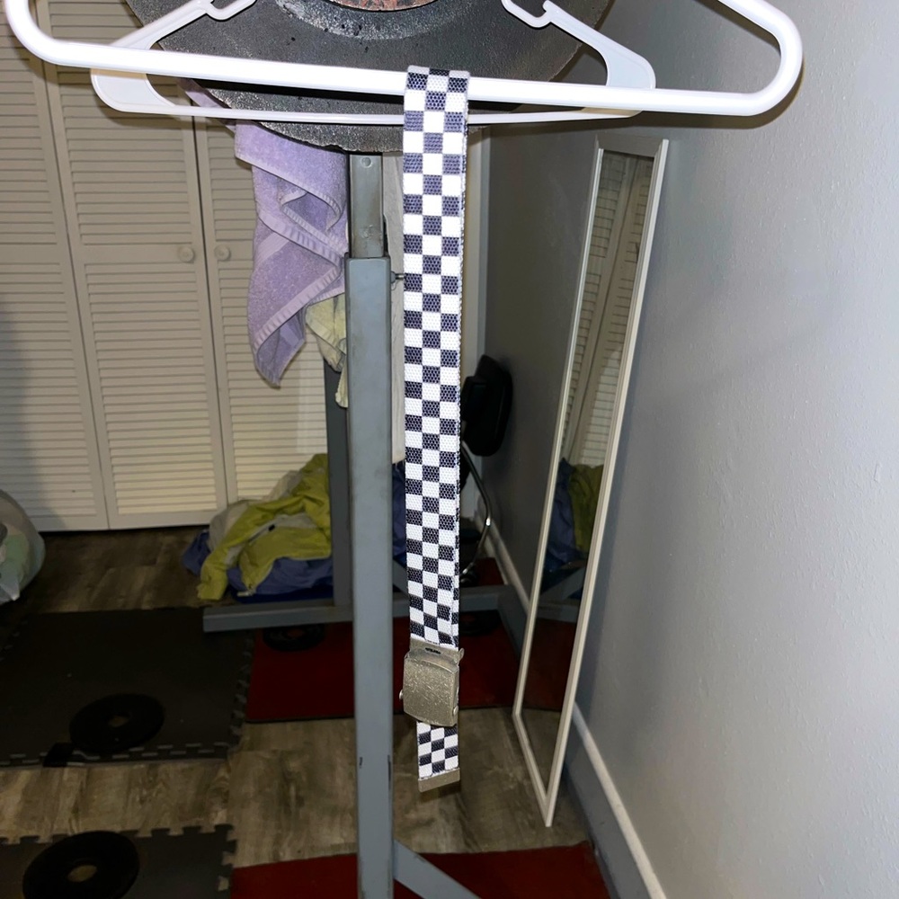 Checkered buckle belt